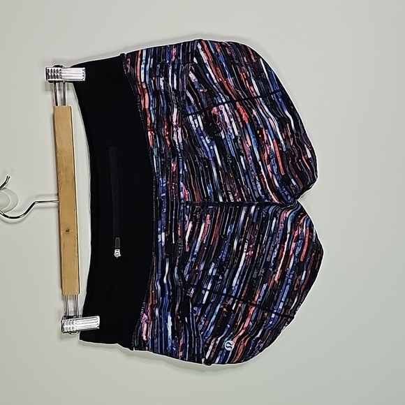 LULULEMON size 4 hinshu alpine white multi/black speed up athletic shorts - Picture 4 of 7